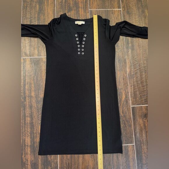 Michael Kors Black V-neck Long roll Sleeve Dress with Silver eyelet Details Sz M - Picture 7 of 12